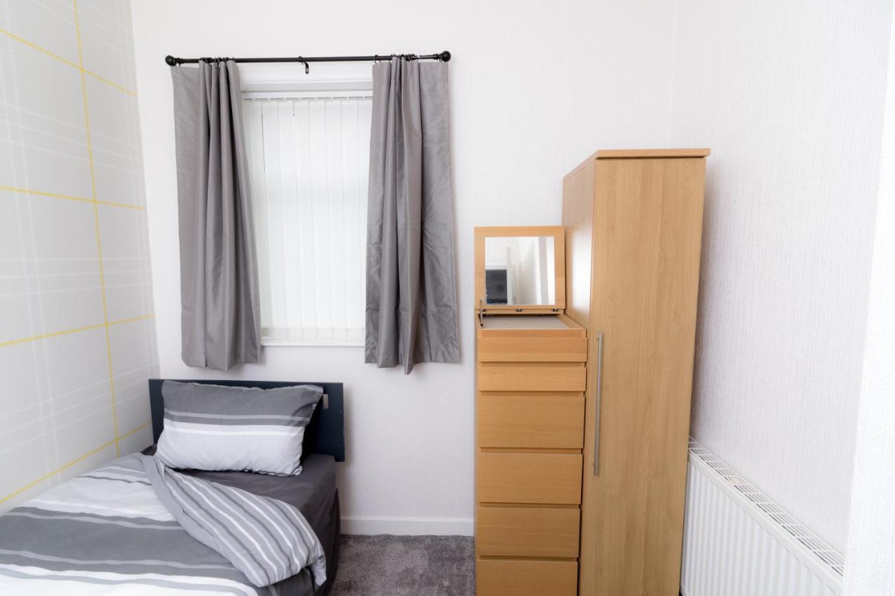 Entire House - 2 Bedroom - 3 Bed - Free Wifi - Tv Clayton-le-Moors Exterior photo